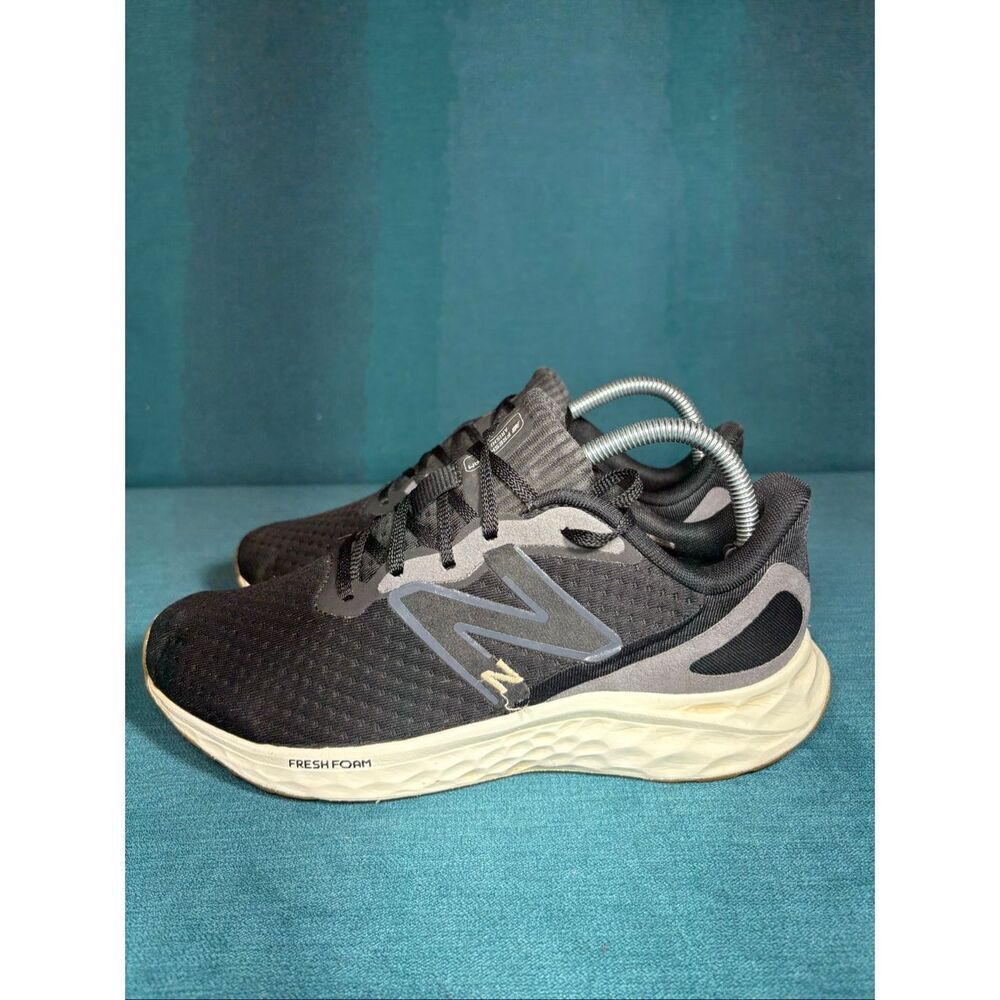 New Balance Fresh Foam Arishi v4 Black Gray Running Shoes Women’s Size 9